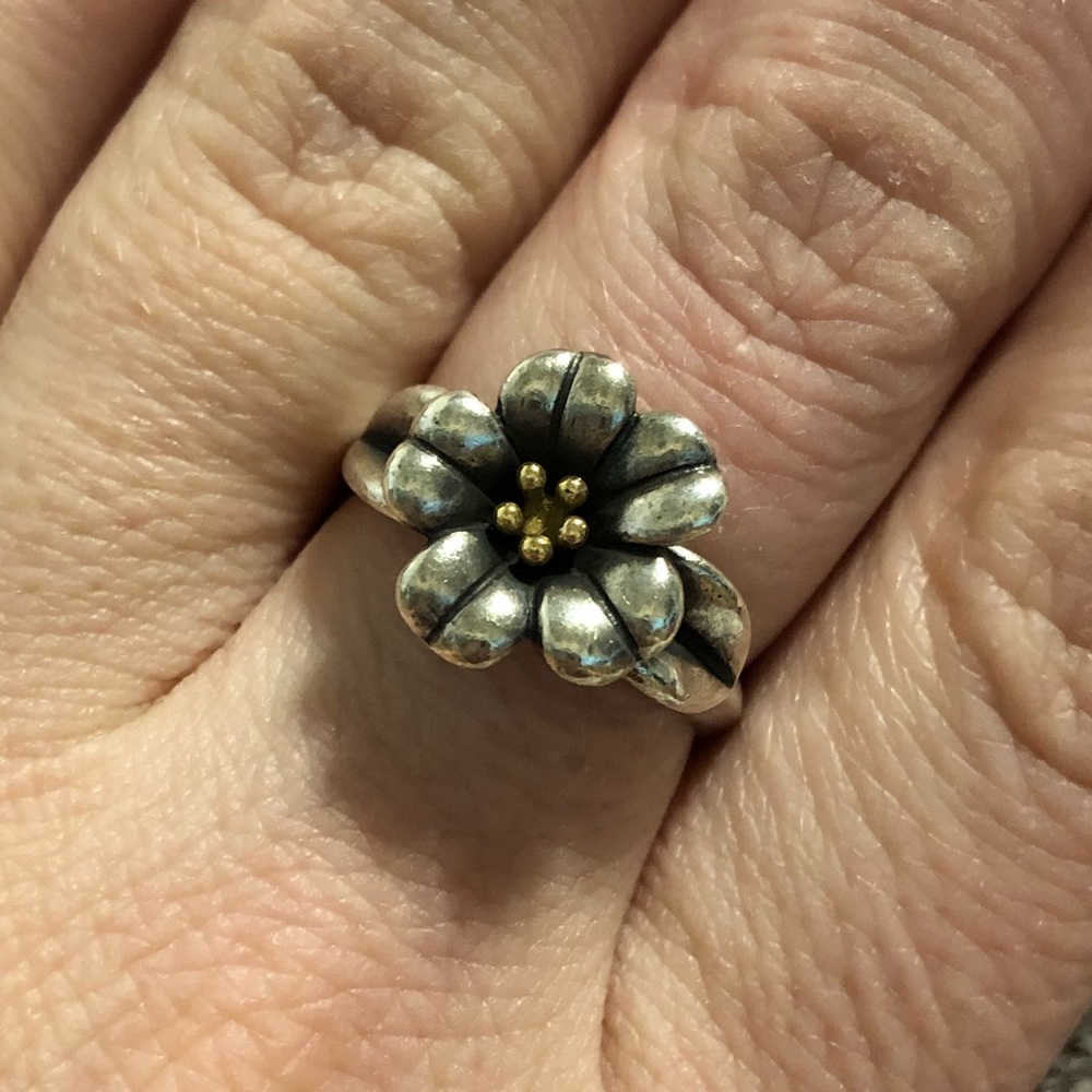 James Avery April Flower Retired ring